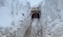 Nisan’da Zorlu Mücadele Şırnak’ta 2,5 Km’lik Kar Tüneli