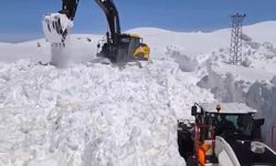 Şırnak’ta Nisan Ayında Kar Esareti Sürüyor