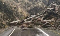 Şırnak’ta heyelan Beytüşşebap yolu ulaşıma kapandı