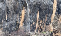 Şırnak’ta Nadir Doğa Olayı, Kayanın Ortasından Su Patladı