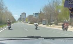 Canını hiçe sayıp motosikleti üzerine uzanarak sürdü