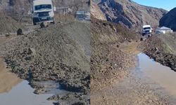 Hakkari yolunda heyelan meydana geldi