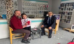 Vali Ekici hem makamda hem sahada vatandaşla buluştu