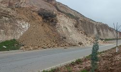 Yağışın ardından korkutan anlar üniversite yolu kapandı