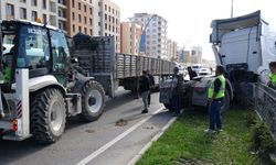 Çekici refüje çıktı, trafik kilitlendi