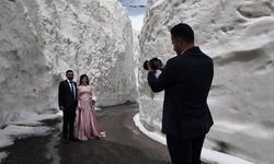 Gelin ve damat adayı kar tünelinde fotoğraf çekimi yaptı