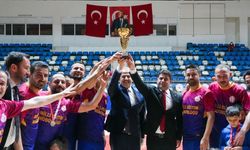 Şampiyonluk kupası Milli Eğitim Müdürlüğü’nün