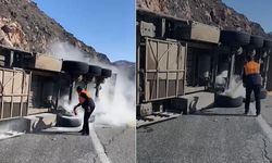 Kara Yolunda Tır Devrilerek Alev Aldı