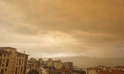 Şırnak'ta Sağanak Yağışla Birlikte Gökyüzü Turuncu Oldu!