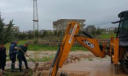 Silopi'de Sağanak Mesaisi, Belediye Ekipleri Sahaya İndi