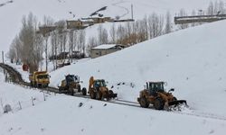 Nisan’da karla mücadele sürüyor