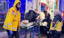 Motosiklet ile otomobil çarpıştı, 1 yaralı