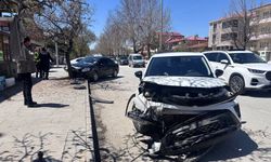 İki aracın çarpıştığı kazada 6 kişi yaralandı