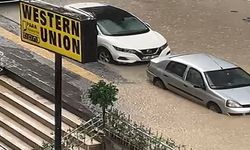 Sokaklar Göle Döndü, Araçlar Suya Gömüldü