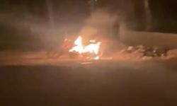 Park halindeki motosiklet alev alev yandı