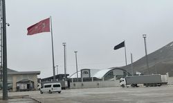 Sınır kapılarında sevkiyatlar ve yolcu geçişleri sürdürülüyor