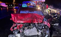 Otomobil ile çekici kamyonet çarpıştı, 3 yaralı