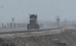 Nisan karı 93 yerleşim yeri yolunu ulaşıma kapattı