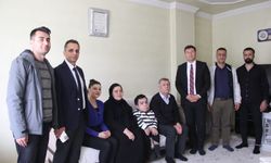 Müdür  İke’den Evde Eğitim Gören Mert’e Sürpriz Kutlama