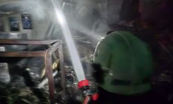 Cam balkon üretimi yapılan iş yerinde yangın