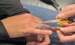 İtfaiye ekipleri sıkışan yüzüğü dakikalar içinde çıkardı