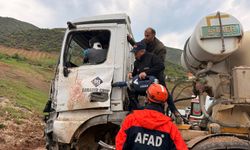 Eruh yolunda beton mikseri kaza yaptı,1 ağır yaralı