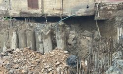 Hakkari’de Tehlike Büyüyor, İki Bina Havada Kaldı