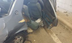 Tünelde duvara çarpan Tofaş hurdaya döndü,3 yaralı