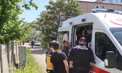 Çatı yangınında anne ve çocuk dumandan etkilendi