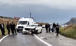 Otomobil ile motosiklet kafa kafaya çarpıştı 1 yaralı