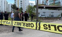 Okul çevresinde peş peşe silah sıkıldı
