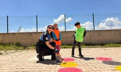 Cizre Polisleri bu kez çocuklar için fırça tuttu