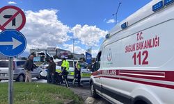 Kavşakta feci kaza, 3 kişi yaralandı