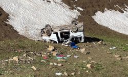 İşçileri taşıyan minibüs uçuruma yuvarlandı 1 ölü, 7 yaralı
