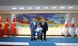 Vali Ekici, duyarlı Emre’yi makamında ağırladı