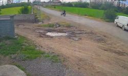 Kontrolden çıkan motosiklet direğe çarptı, 1 yaralı