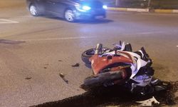 Motosiklet ile otomobil çarpıştı 1 yaralı
