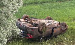 Şarampole devrilen otomobildeki 4 kişi yaralandı