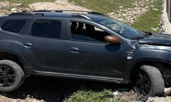 Kontrolden çıkan otomobil yol kenarına savruldu, 2 yaralı