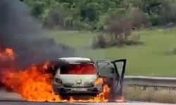 TAG Otoyolu'nda seyir halindeki otomobil yandı