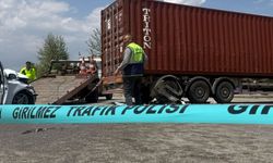 Otomobil tıra arkadan çarptı 1 ölü, 4 yaralı