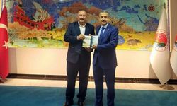 Yazar Bozkuş’tan Vali Ekici’ye kitaplı ziyaret