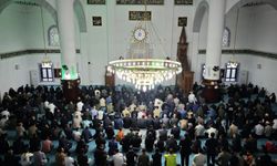 Şırnak Protokolü Ulu Camii'nde Vatandaşlarla Bayramlaştı