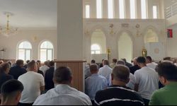 Şırnak'ta Cami Avluları Doldu, Cemaat Dışarıya Taştı