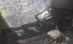 Üçlü prizden çıkan yangın evi küle çevirdi