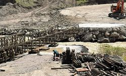 Hakkari-Van yolunda panel köprü çalışması sürüyor