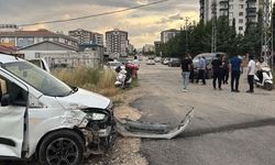 İki hafif ticari araç çarpıştı, 2 yaralı