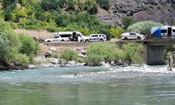 Otomobil şarampole devrildi, iki yaralı