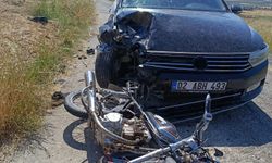 Otomobil ile motosiklet çarpıştı: 2 ağır yaralı