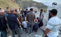 Eruh karayolunda  tır devrildi: Sürücü ağır yaralandı